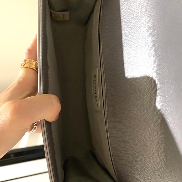 Chanel Medium Boy Bag in silver chevron - Picture 12 of 15